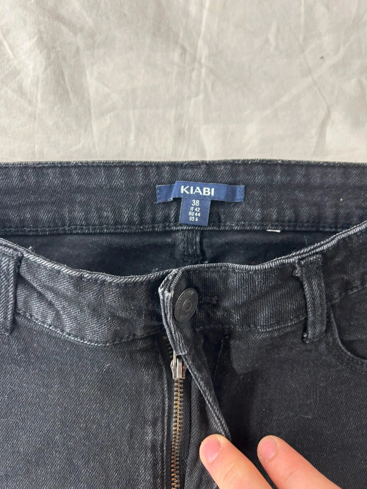 Black high-waisted Kiabi denim shorts – photo 5
